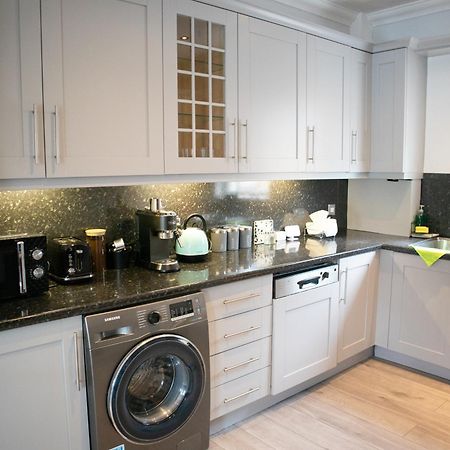 Bright Private Terrace - Free Private Parking - Tv - Wifi - Netflix Leilighet Croydon Eksteriør bilde