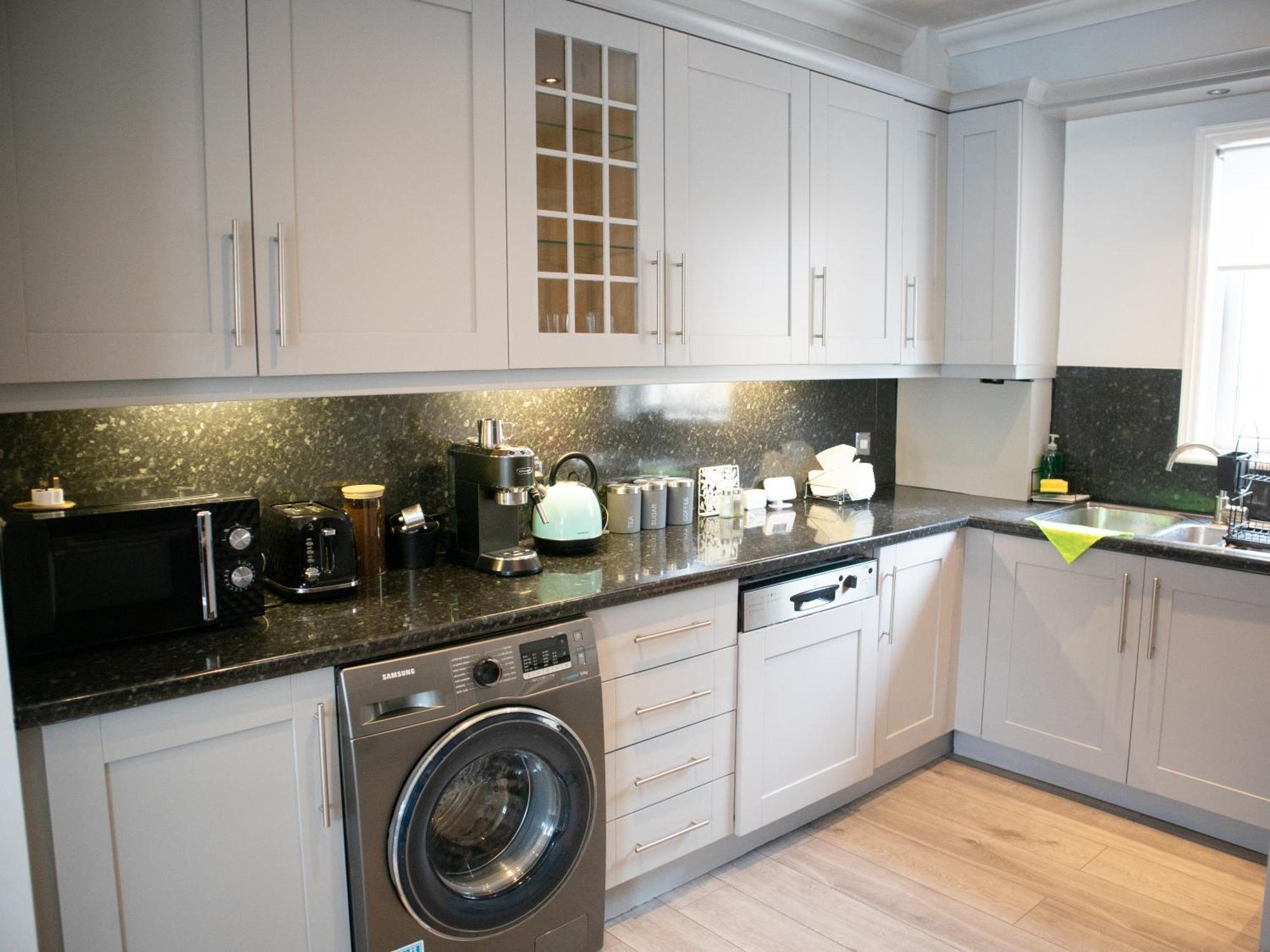 Bright Private Terrace - Free Private Parking - Tv - Wifi - Netflix Leilighet Croydon Eksteriør bilde