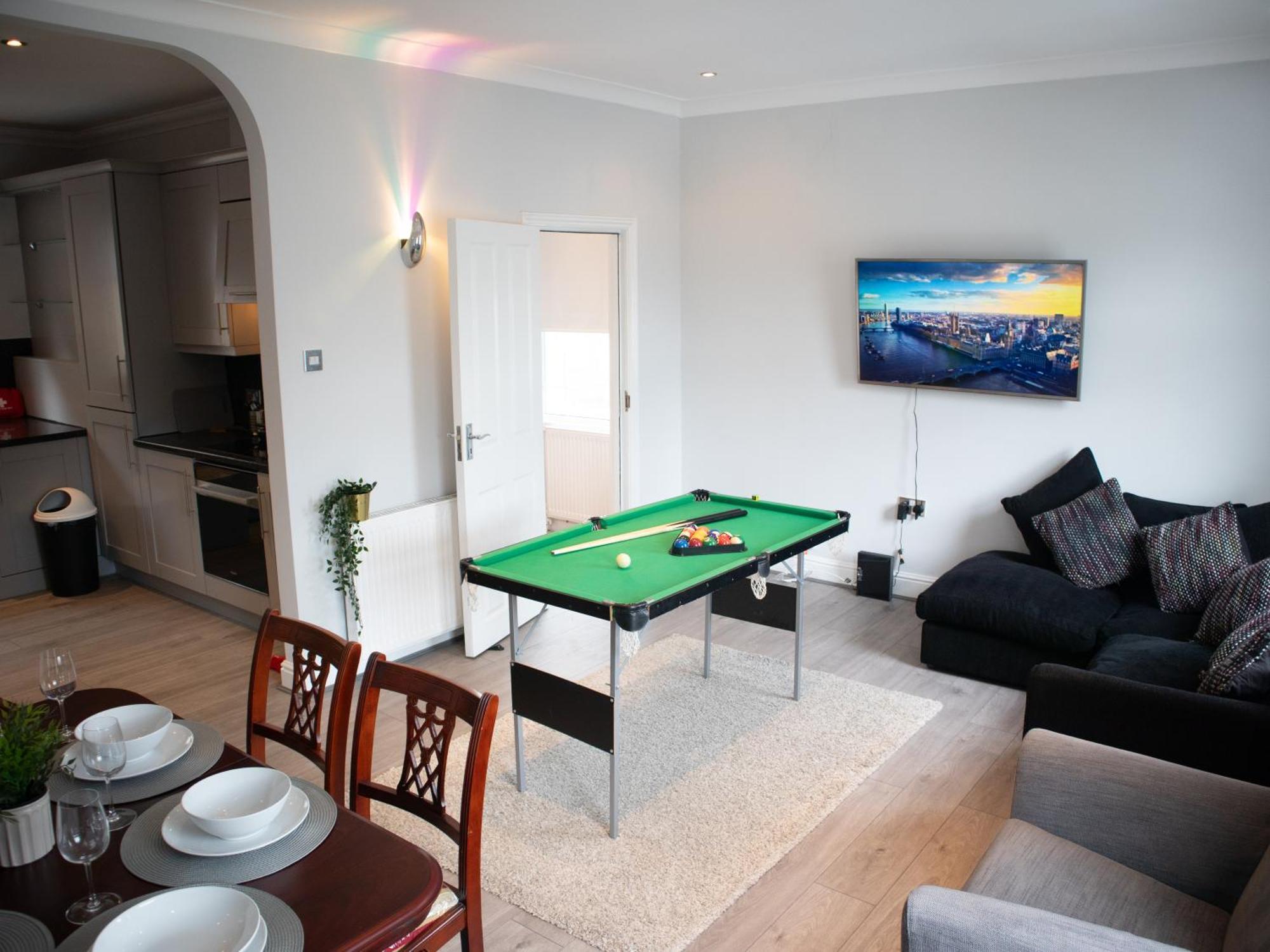 Bright Private Terrace - Free Private Parking - Tv - Wifi - Netflix Leilighet Croydon Eksteriør bilde