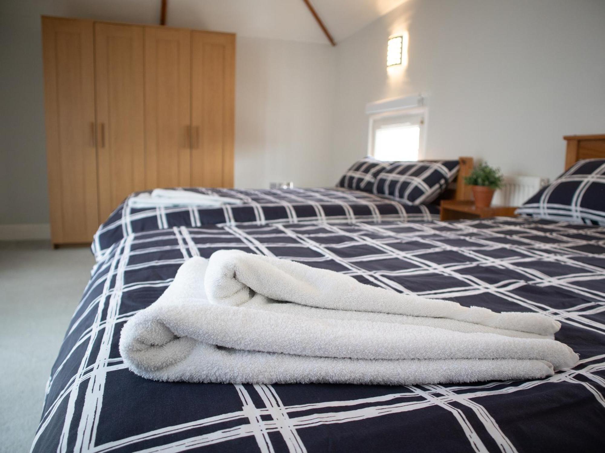 Bright Private Terrace - Free Private Parking - Tv - Wifi - Netflix Leilighet Croydon Eksteriør bilde