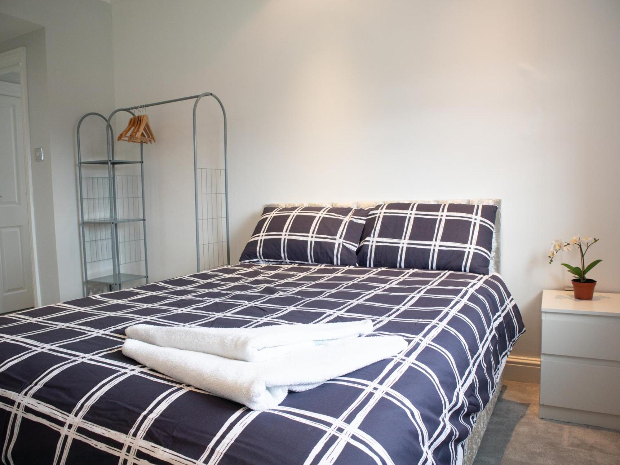 Bright Private Terrace - Free Private Parking - Tv - Wifi - Netflix Leilighet Croydon Eksteriør bilde