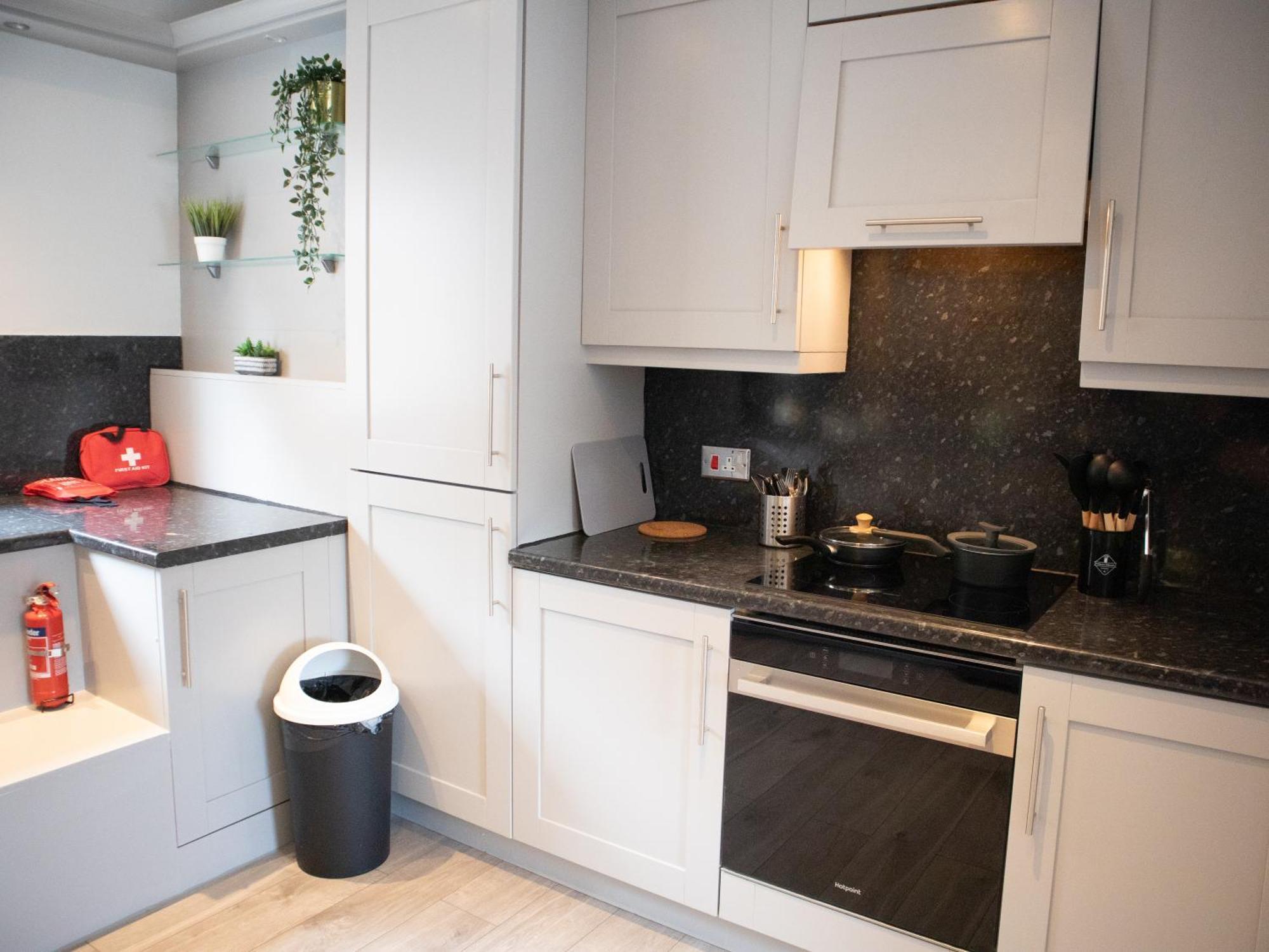 Bright Private Terrace - Free Private Parking - Tv - Wifi - Netflix Leilighet Croydon Eksteriør bilde