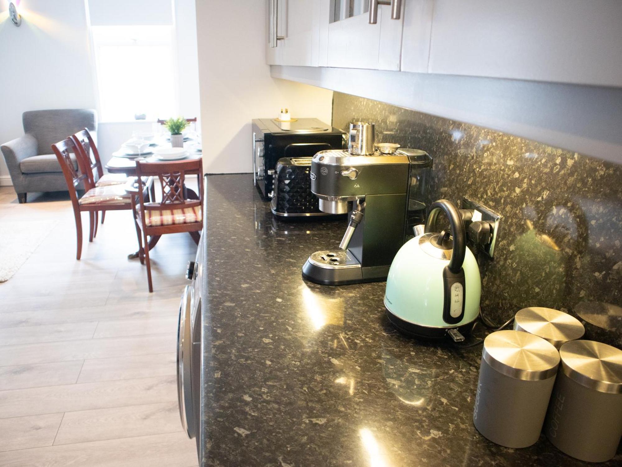 Bright Private Terrace - Free Private Parking - Tv - Wifi - Netflix Leilighet Croydon Eksteriør bilde