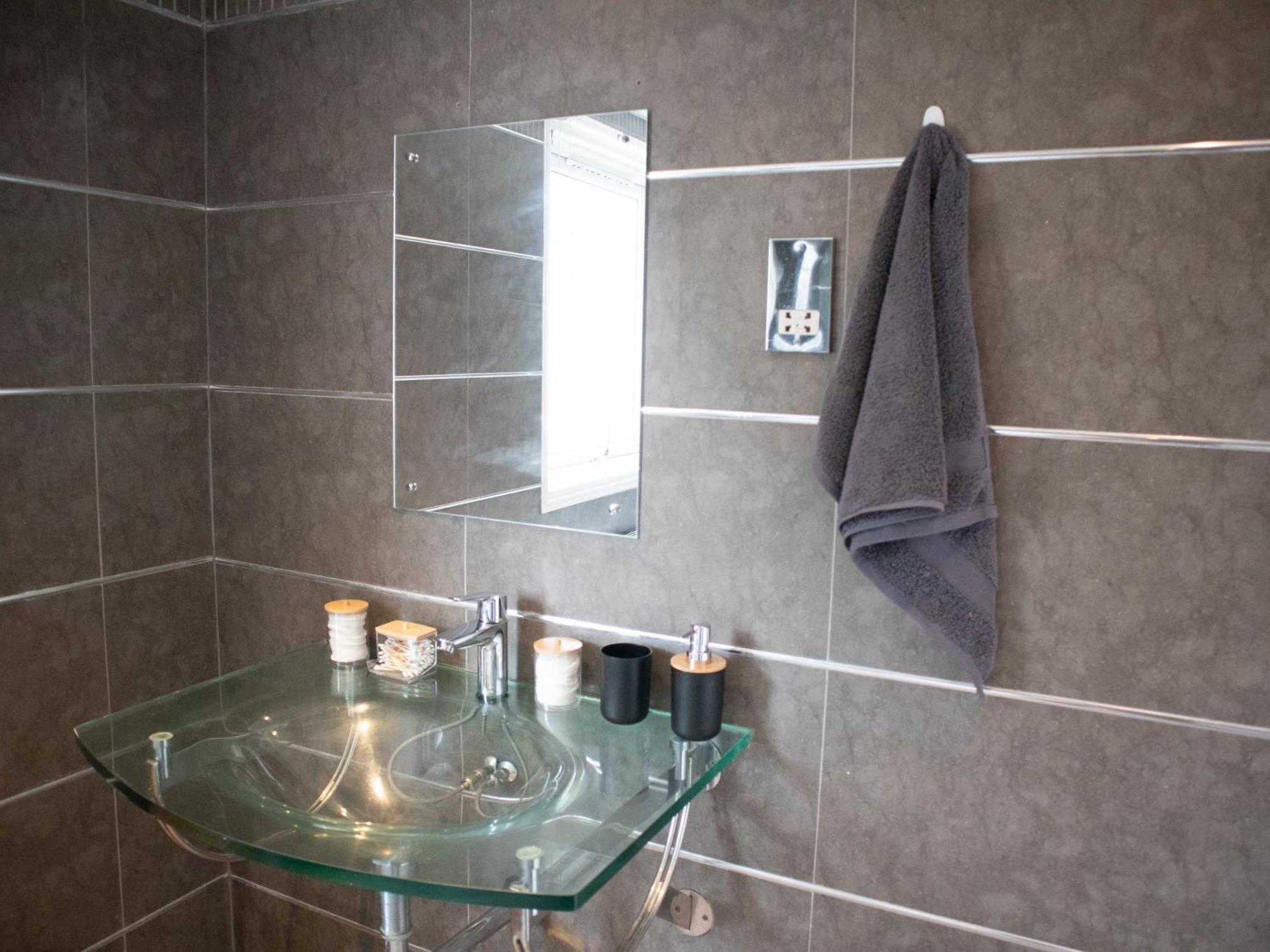 Bright Private Terrace - Free Private Parking - Tv - Wifi - Netflix Leilighet Croydon Eksteriør bilde