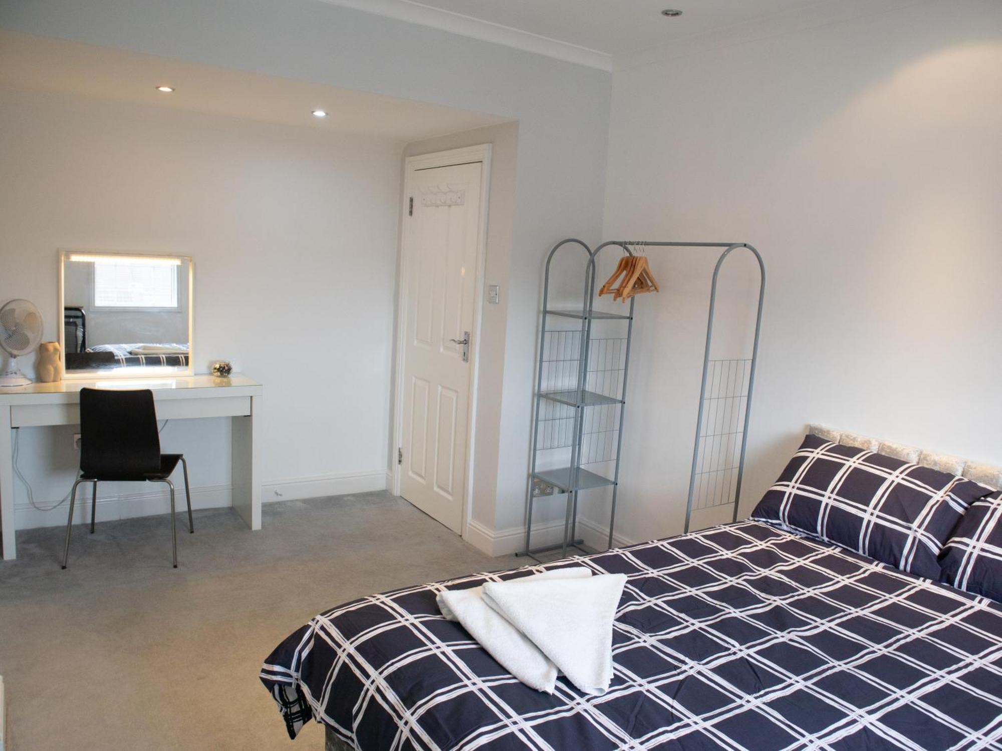 Bright Private Terrace - Free Private Parking - Tv - Wifi - Netflix Leilighet Croydon Eksteriør bilde