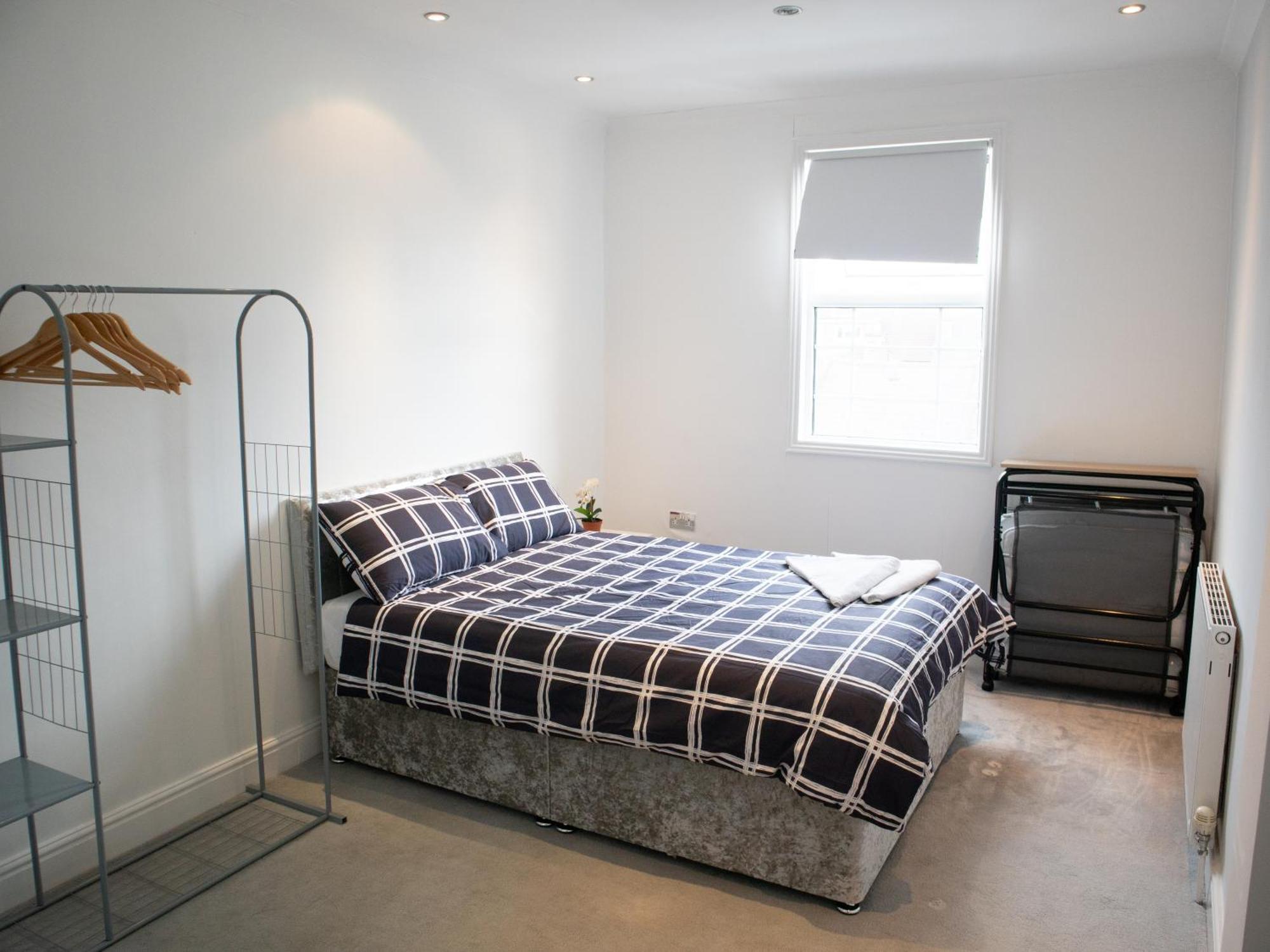 Bright Private Terrace - Free Private Parking - Tv - Wifi - Netflix Leilighet Croydon Eksteriør bilde