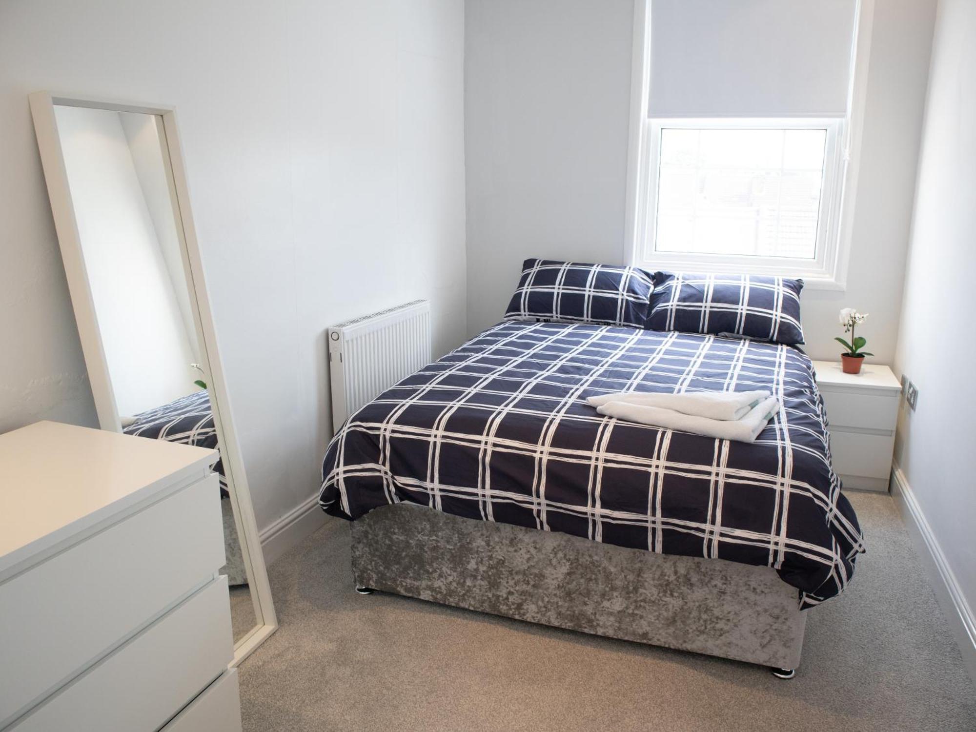 Bright Private Terrace - Free Private Parking - Tv - Wifi - Netflix Leilighet Croydon Eksteriør bilde