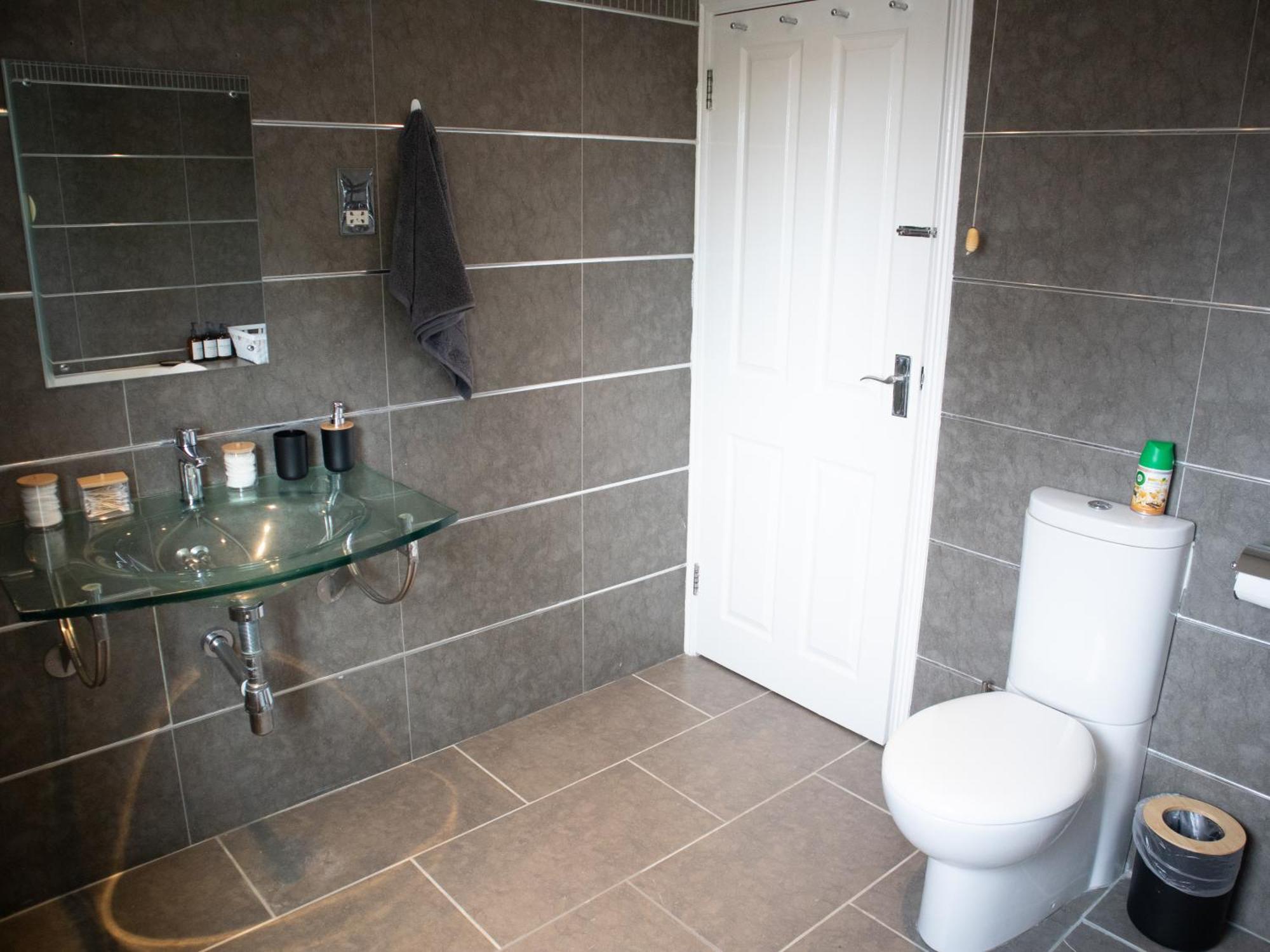Bright Private Terrace - Free Private Parking - Tv - Wifi - Netflix Leilighet Croydon Eksteriør bilde