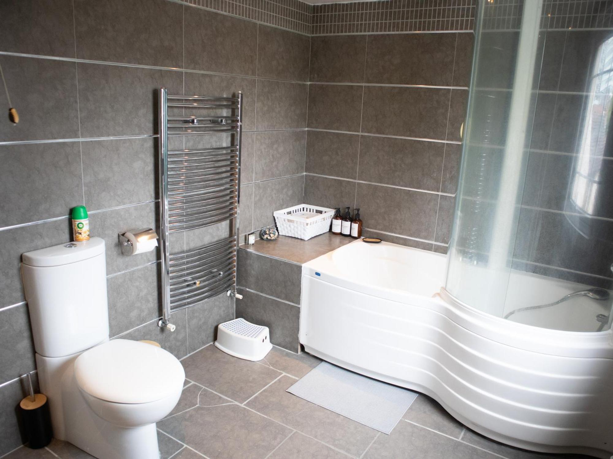 Bright Private Terrace - Free Private Parking - Tv - Wifi - Netflix Leilighet Croydon Eksteriør bilde